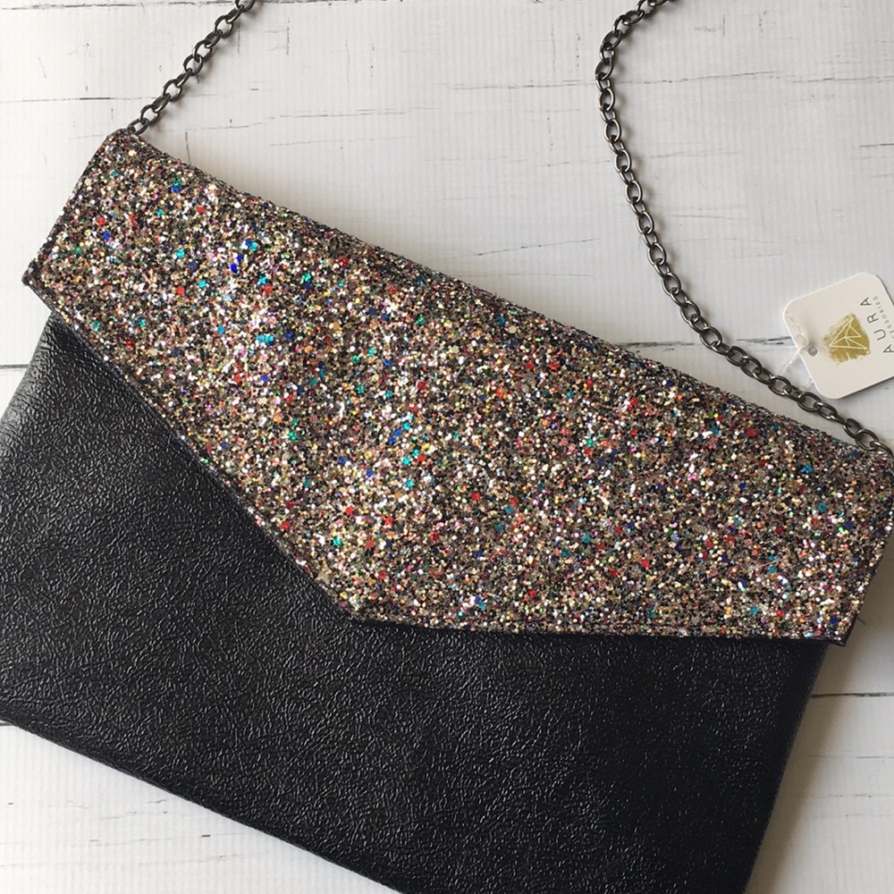 NEW! 🖤 Aura’s Glitter Envelope Clutch